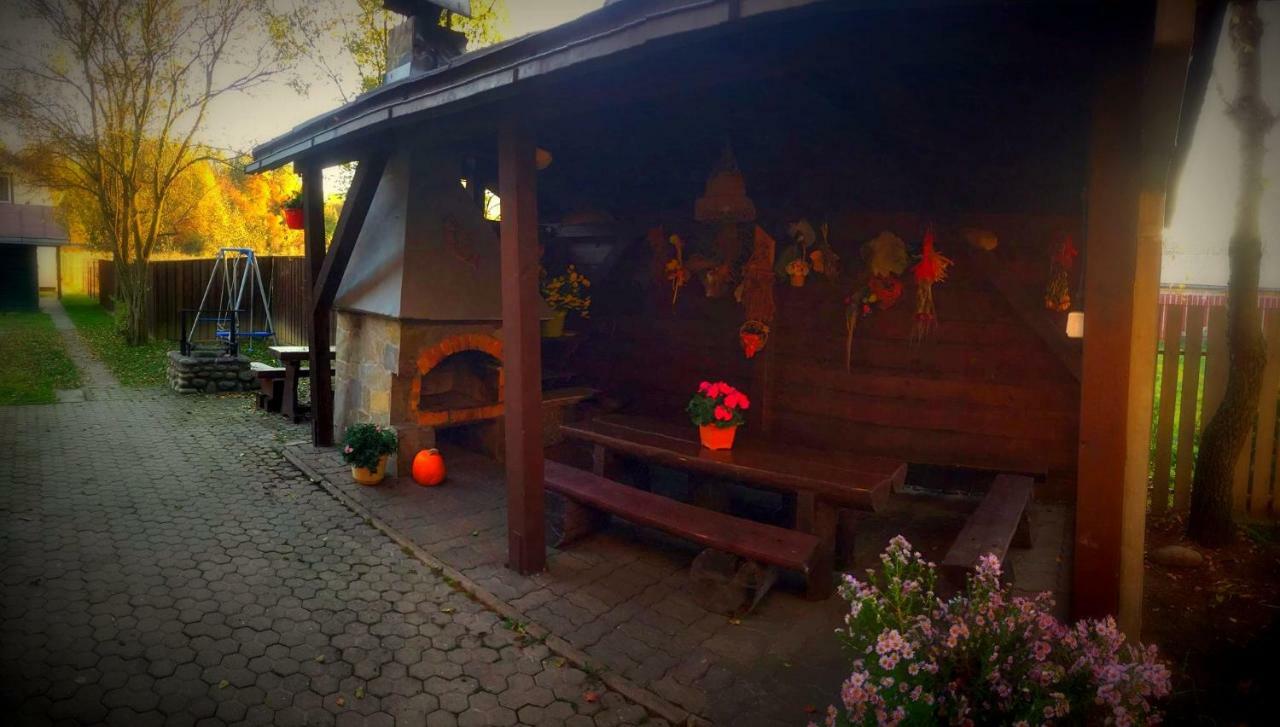 Penzion Pod Troma Korunami Červený Kláštor Exteriör bild