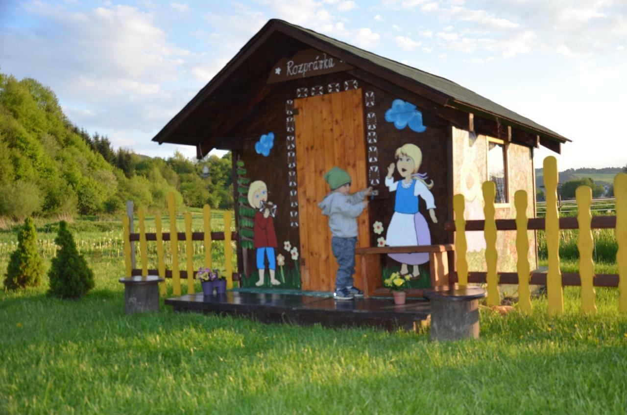 Penzion Pod Troma Korunami Červený Kláštor Exteriör bild